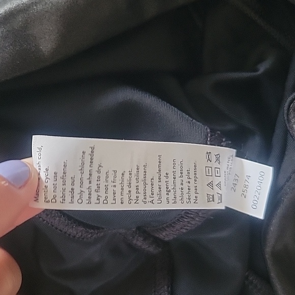 Spanx Faux Leather Legging in size Medium - Picture 5 of 5